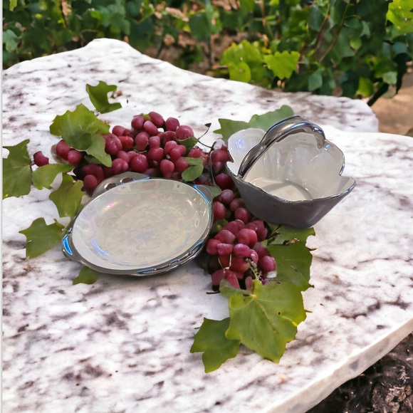 Adorable Vintage Porcelain Basket and Trinket Dish - Picture 4 of 14